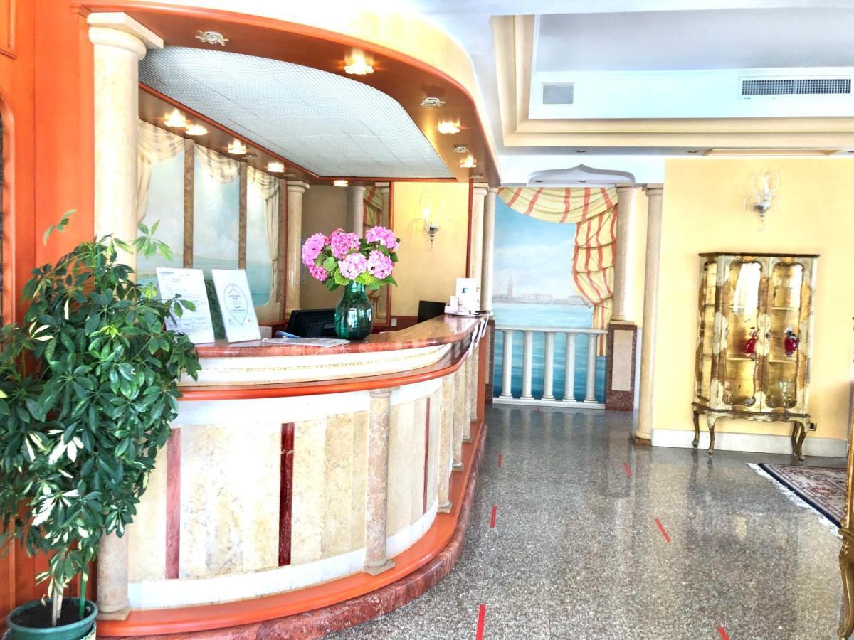 Hotel Margherita Lido di Jesolo Exterior photo